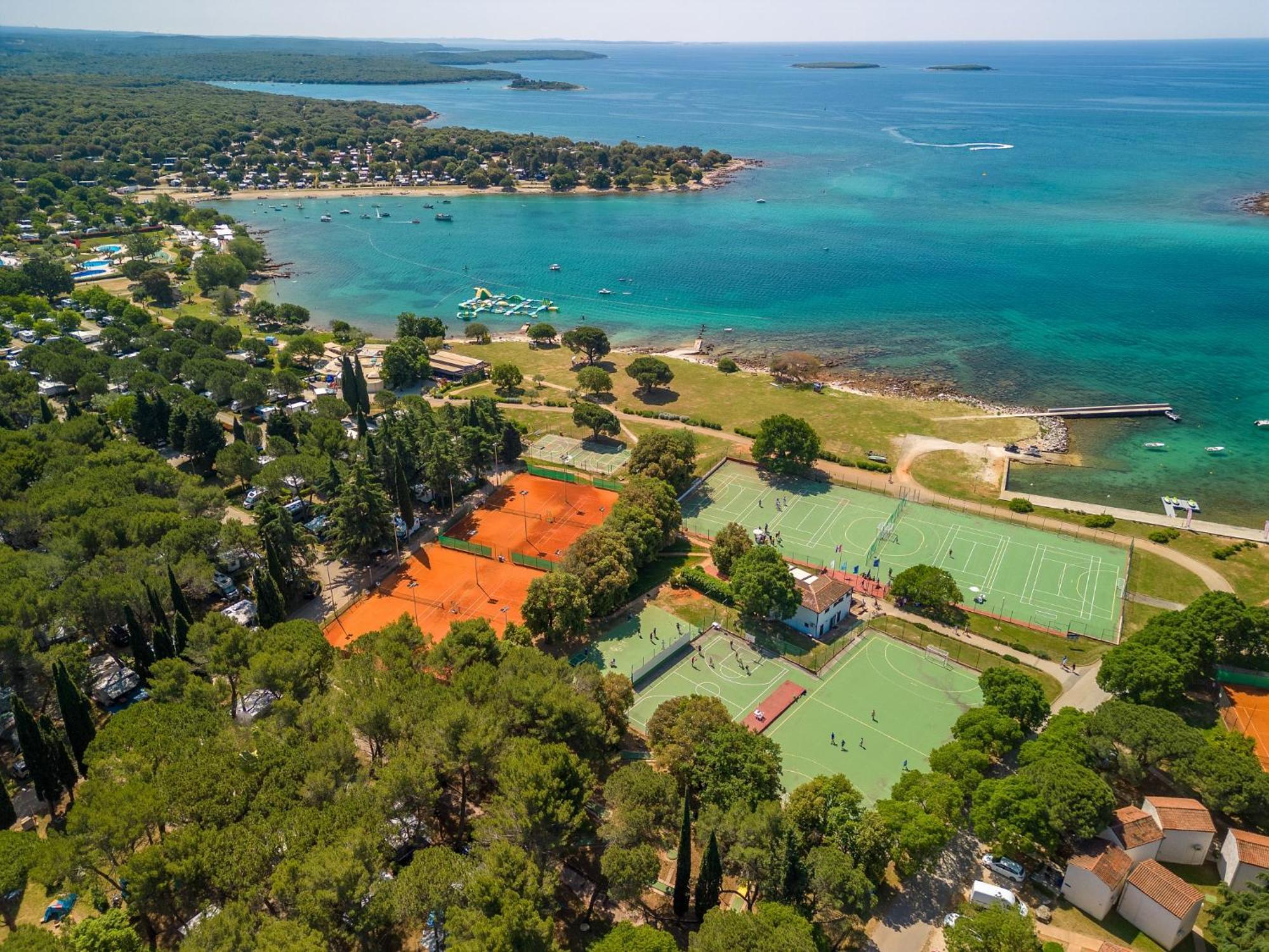 Eurocamp Tents At Campsite Polari Rovinj Exteriör bild